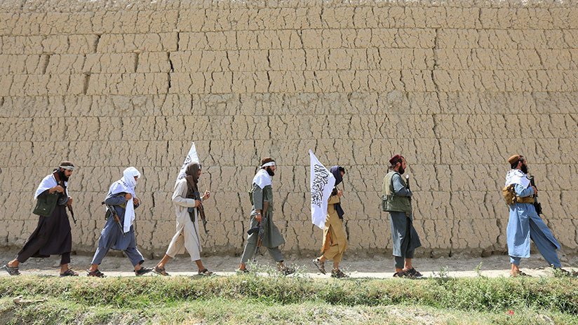 Talibanes azotan a 2 mujeres por  mantener contacto telefónico con hombres
