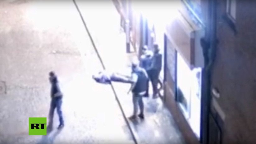 VIDEO: Joven de 19 años mata de un solo golpe a un hombre