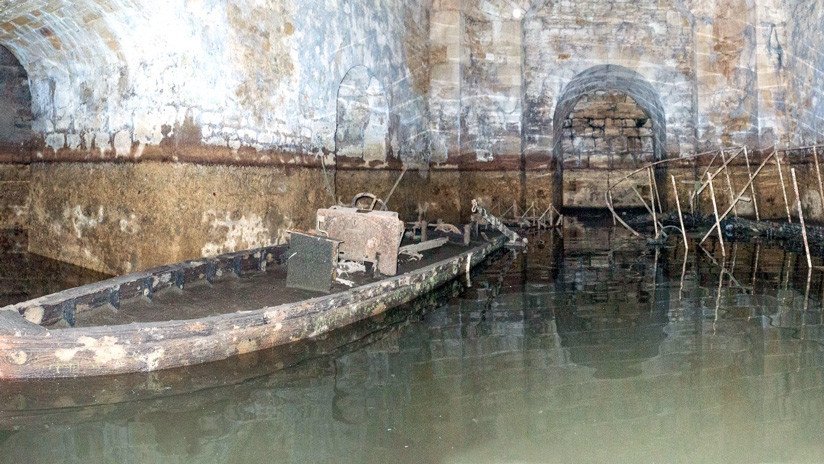 FOTOS: Descubren cámaras secretas, túneles y grafitis de hace 250 años en un palacio británico