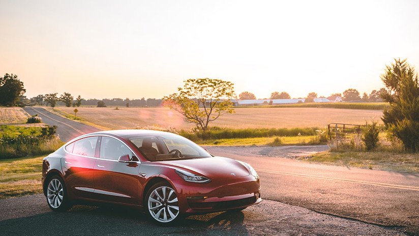 Elon Musk promete que los autos de Tesla "seguirán al dueño como si fueran una mascota"