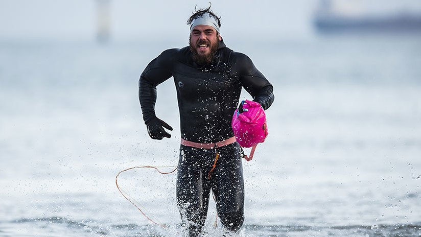 Ross Edgley se convierte en el primer hombre en rodear a nado todo el Reino Unido