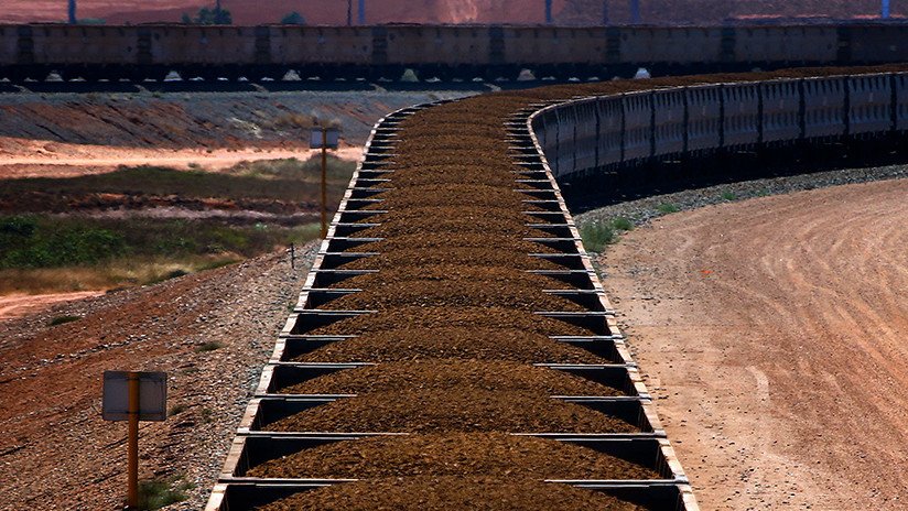 Un tren de carga viaja 92 kilómetros sin maquinista en Australia y tienen que descarrilarlo 