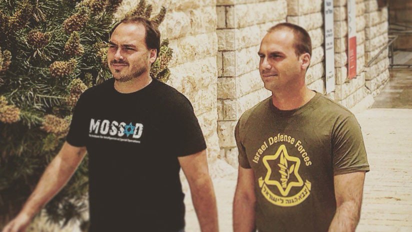 La foto viral de los hijos de Bolsonaro con camisetas del Mossad y el Ejército israelí, ¿es real?