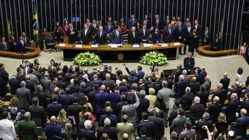 Bolsonaro afirma ante el Parlamento de Brasil que "el único norte es el de la Constitución"