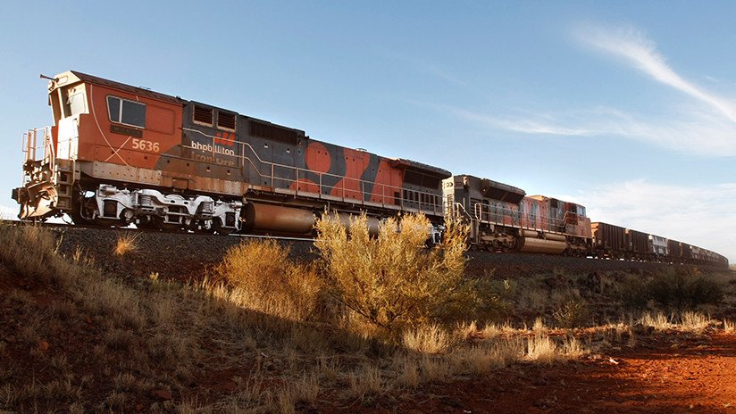 VIDEO: Decenas de vagones destrozados tras descarrilar un tren sin maquinista en Australia