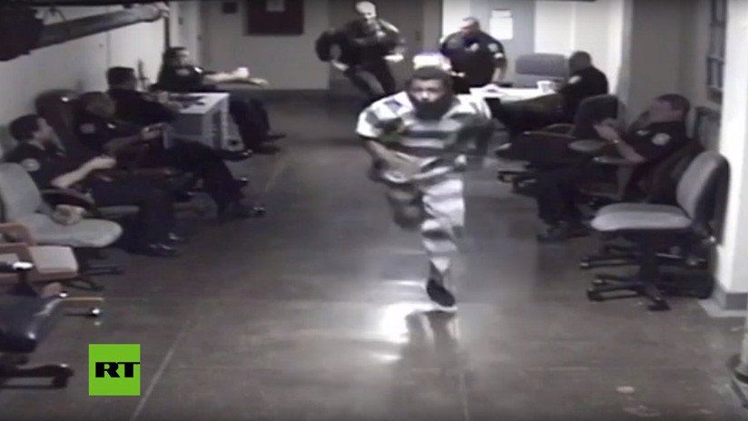 VIDEO: Un sospechoso provoca una persecución al intentar huir de la celda de un juzgado en EE.UU.