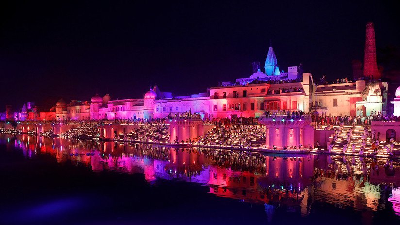 Más de 300.000 lámparas contra la oscuridad: festival hindú de las luces bate el récord Guinness 