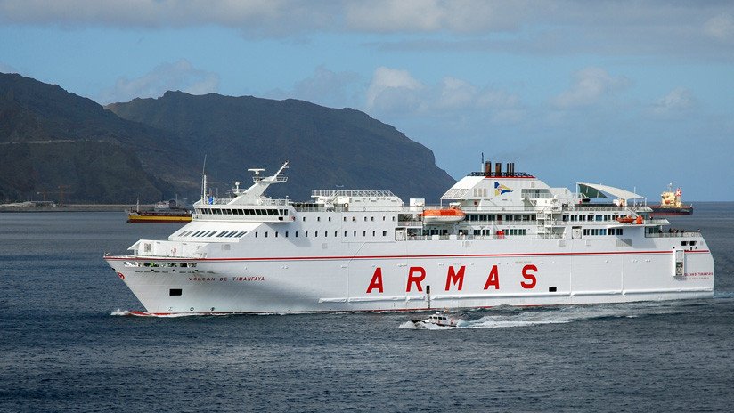 España: Rescatan a tres personas tras la colisión de dos barcos en las islas Canarias
