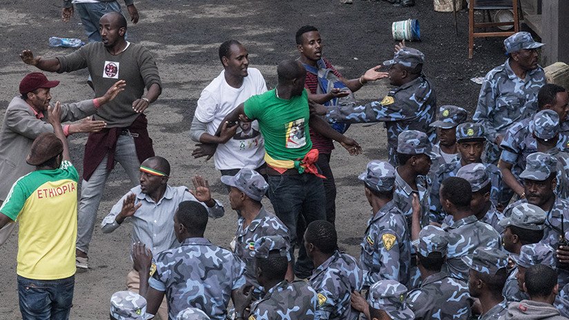 Hallan una fosa común con más de 200 cuerpos en Etiopía