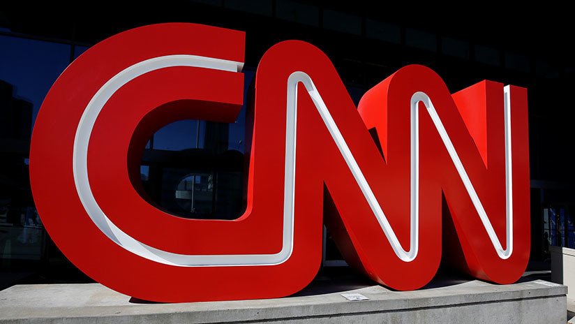 La CNN demandaría a la Casa Blanca por revocar la credencial a su reportero Jim Acosta