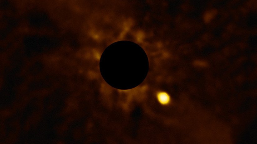 VIDEO: Captan un 'time-lapse' sin precedentes de un exoplaneta en órbita alrededor de su estrella