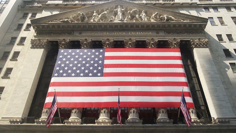 Wall Street se desploma con fuerte baja del Dow Jones y el Nasdaq