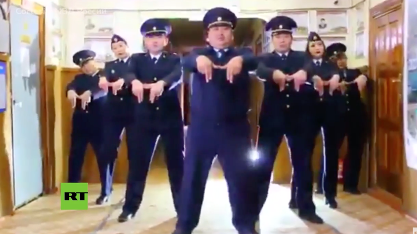 VIDEO: El baile de los policías rusos para promocionar un concierto que se volvió un éxito