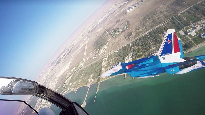 VIDEO: La aviación de Rusia realiza vertiginosas maniobras aéreas sobre el cielo de Baréin
