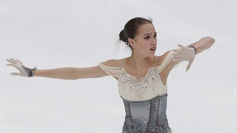 La patinadora rusa Alina Zaguítova establece un nuevo récord mundial 
