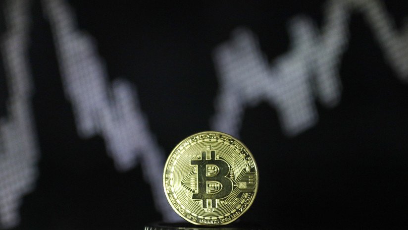 El bitcóin cae más de 16 % y llega a su valor más bajo en 14 meses