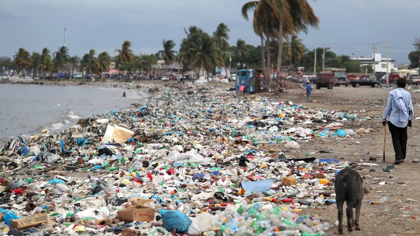 Las dramáticas imágenes que muestran cómo el mundo se ahoga en plástico 