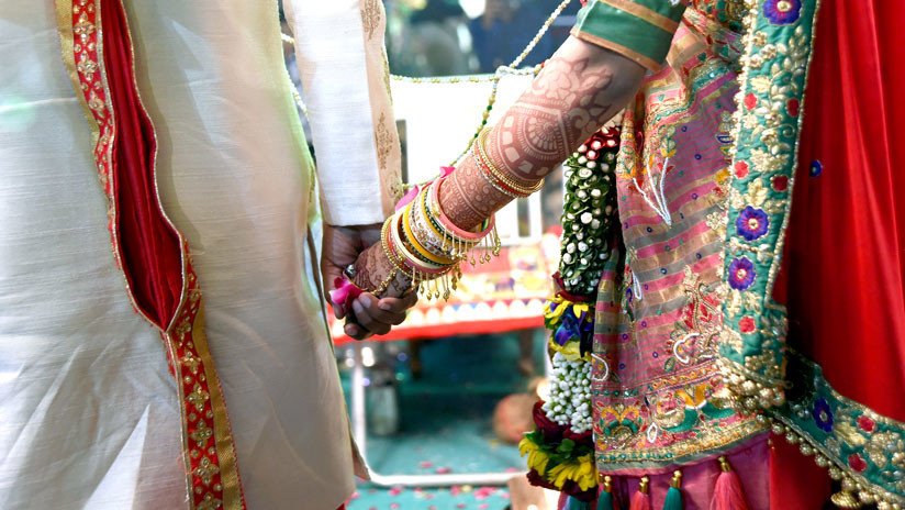 Le hieren de bala camino de su boda, le vendan el hombro y regresa para casarse