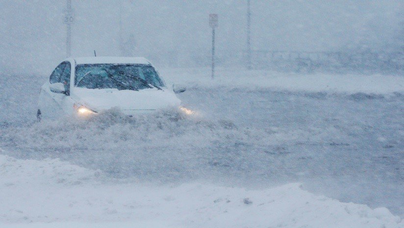 VIDEOS Y FOTOS: Fuerte tormenta de nieve provoca el caos en carreteras y aeropuertos de EE.UU.