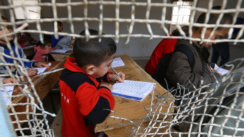 Así es la lucha de los niños de Raqa por volver a clases en medio de la devastación