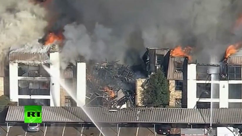 VIDEO: Arde un complejo residencial en Texas