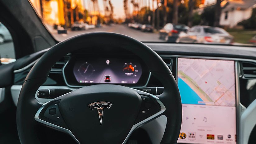 VIDEO en 360°: Esto es lo que 've' el piloto automático de Tesla