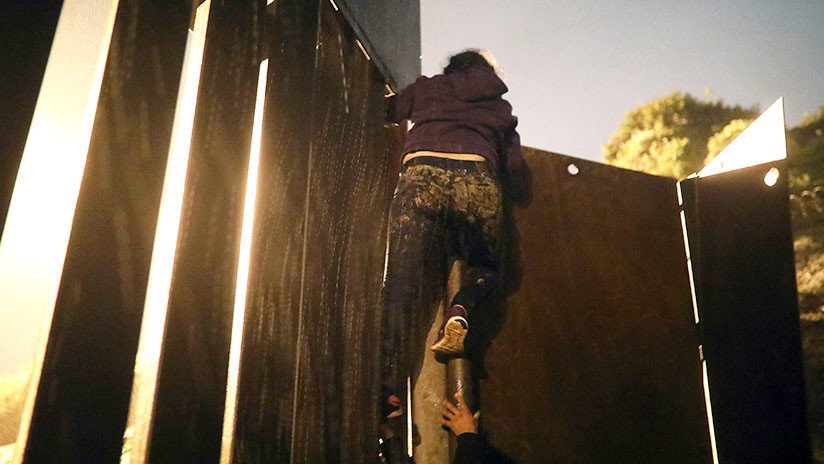 EE.UU. autoriza despliegue de policías civiles en la frontera con México ante caravana de migrantes