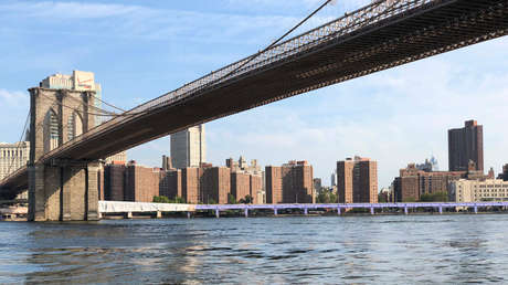 VIDEO: Un incendio masivo en el puente de Brooklyn causa un muerto y múltiples choques de vehículos