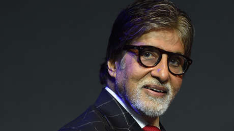 Un actor de Bollywood paga los préstamos de casi 1.400 agricultores que sufren por la sequía 