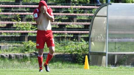 VIDEO: La "patada más violenta del año" avergüenza al fútbol argentino