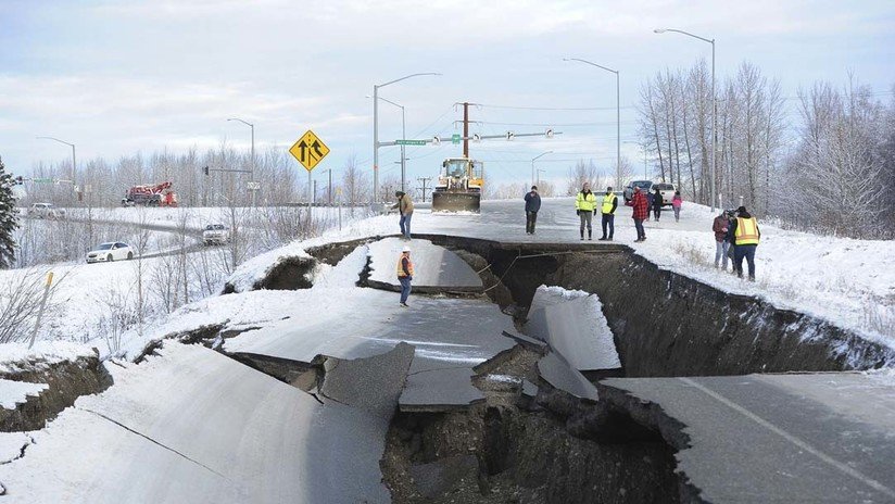 Carreteras hundidas y caos en viviendas: Un potente terremoto causa estragos en Alaska