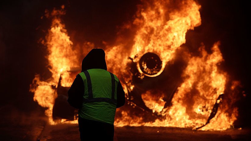 París se convierte en un 'campo de batalla' en las protestas de los 'chalecos amarillos' (VIDEOS)