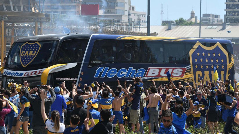 Condenan a hincha de River Plate por apedrear el autobus de Boca Juniors pero queda en libertad