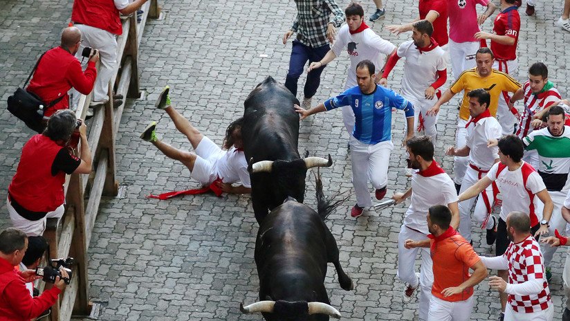 Una brutal corneada marca otra jornada sangrienta durante una festividad taurina en España