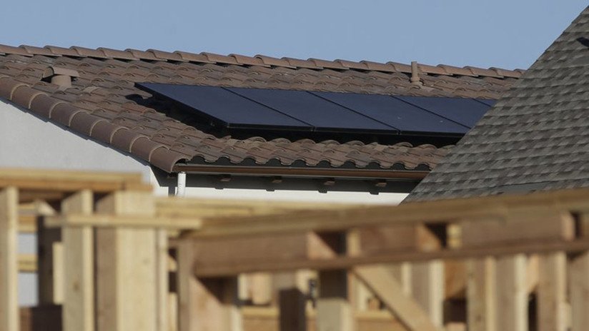 California obliga a instalar paneles solares en las nuevas casas con una medida "histórica"