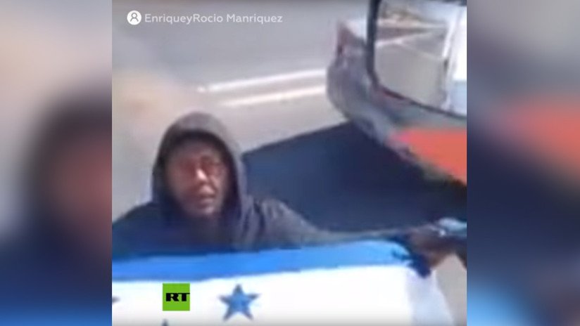 VIDEO: Un trailero mexicano exhibe su xenofobia contra los migrantes hondureños en redes sociales