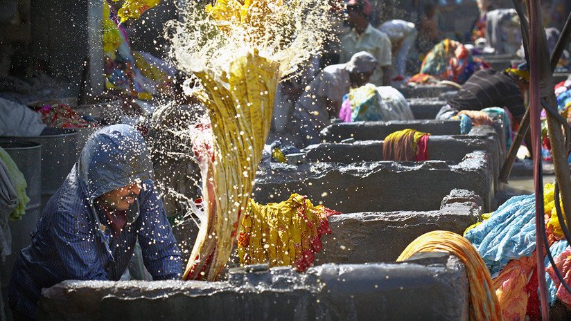 Lavandería tradicional al aire libre en la India: Así limpian la ropa hombres de baja casta