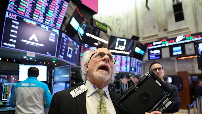 El Dow Jones abre con caída de casi 300 puntos a la espera de una crucial decisión de la Fed