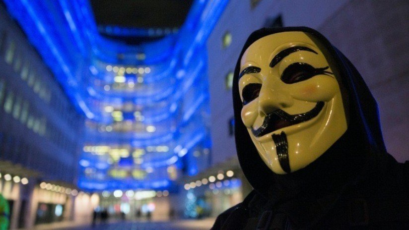 "Guerra de información" e "injerencia en política interna": Anonymous destapa una campaña británica
