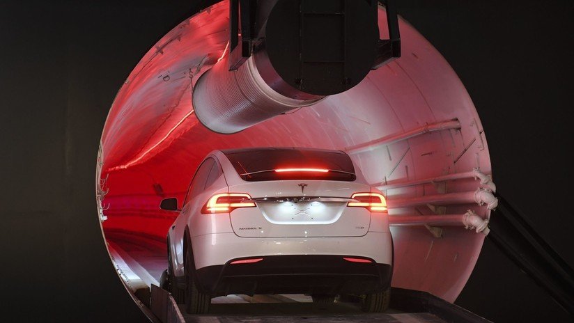 Respuesta al "tráfico que destruye el alma": Musk inaugura un futurista túnel subterráneo (VIDEO)