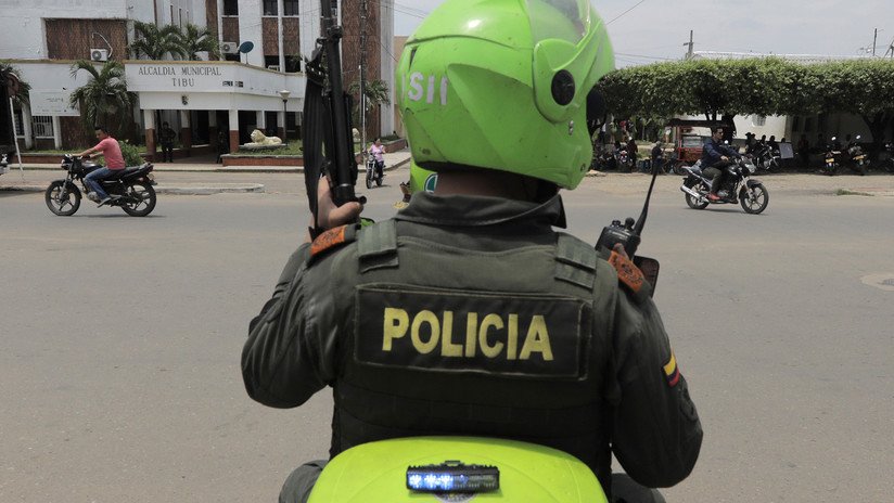 VIDEO: Una violenta turba de ladrones asalta en segundos varias joyerías en Colombia