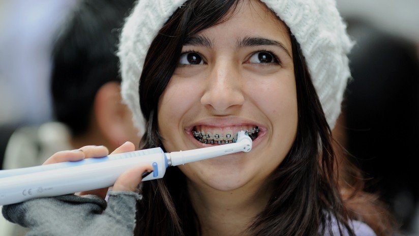 ¿Adiós caries?: Inventan en España una manera de remineralizar dientes y huesos con nanopartículas