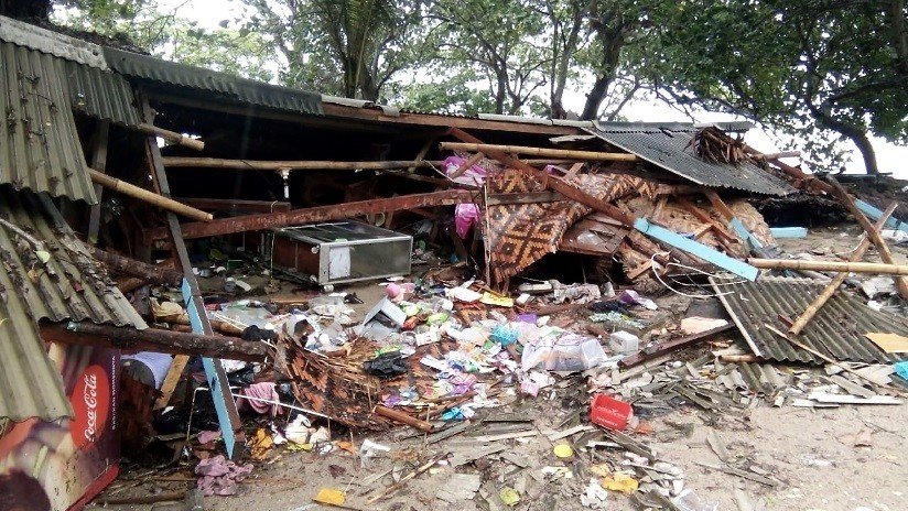 VIDEO: Momento en que el tsunami irrumpe en pleno concierto arrasando a todos en Indonesia