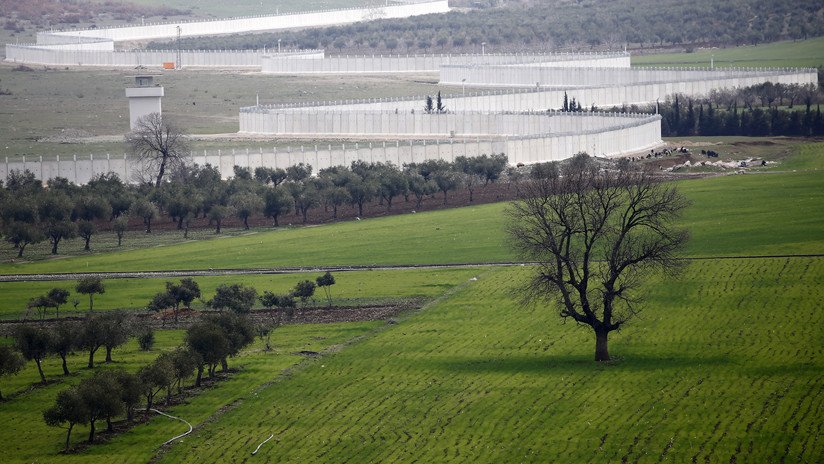 Reportan que Turquía envía un nuevo convoy militar a la frontera con Siria