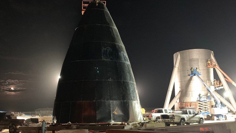 FOTO: Elon Musk presenta la 'nave estelar' con la que SpaceX volará a Marte