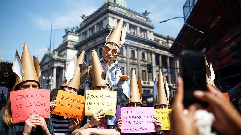 Maestros argentinos convocan a un paro de actividades en contra de reforma educativa