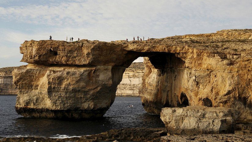 Arquitecto ruso diseña una 'prótesis futurista' para el derrumbado arco rocoso de Malta (VIDEO)