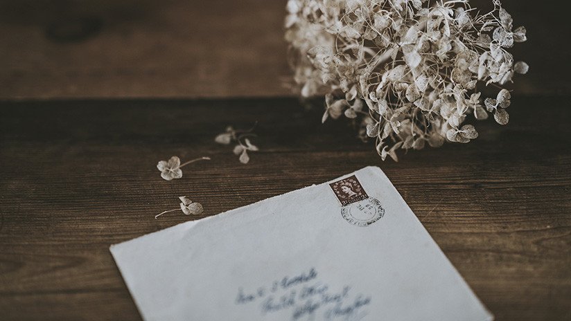 Una anciana recibe una carta escrita a mano por su prometido desaparecido hace más de 70 años