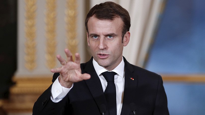 ¿Comparó Le Monde a Macron con Hitler? Una polémica portada del medio deja una 'lluvia' de tuits