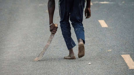 VIDEO: Escalofriante momento en que bandidos con machetes atacan a una pareja de EE.UU. en Kenia